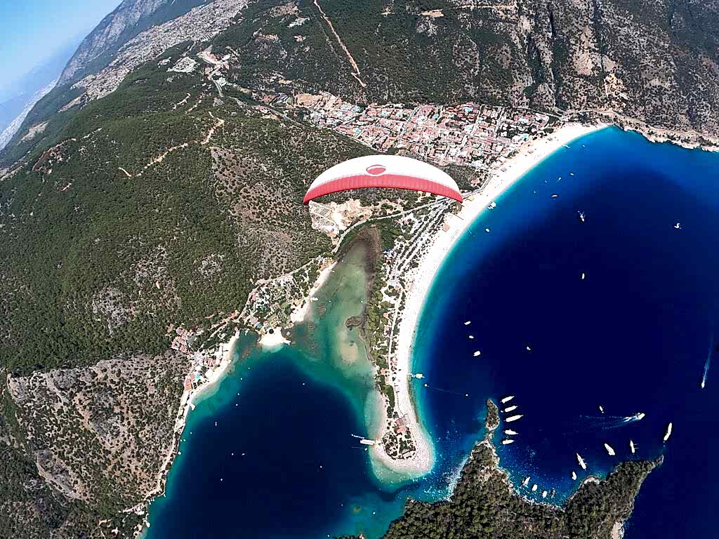 Marmaris’te Tatildeyken Yamaç Paraşütü