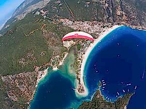 Marmaris’te Tatildeyken Yamaç Paraşütü