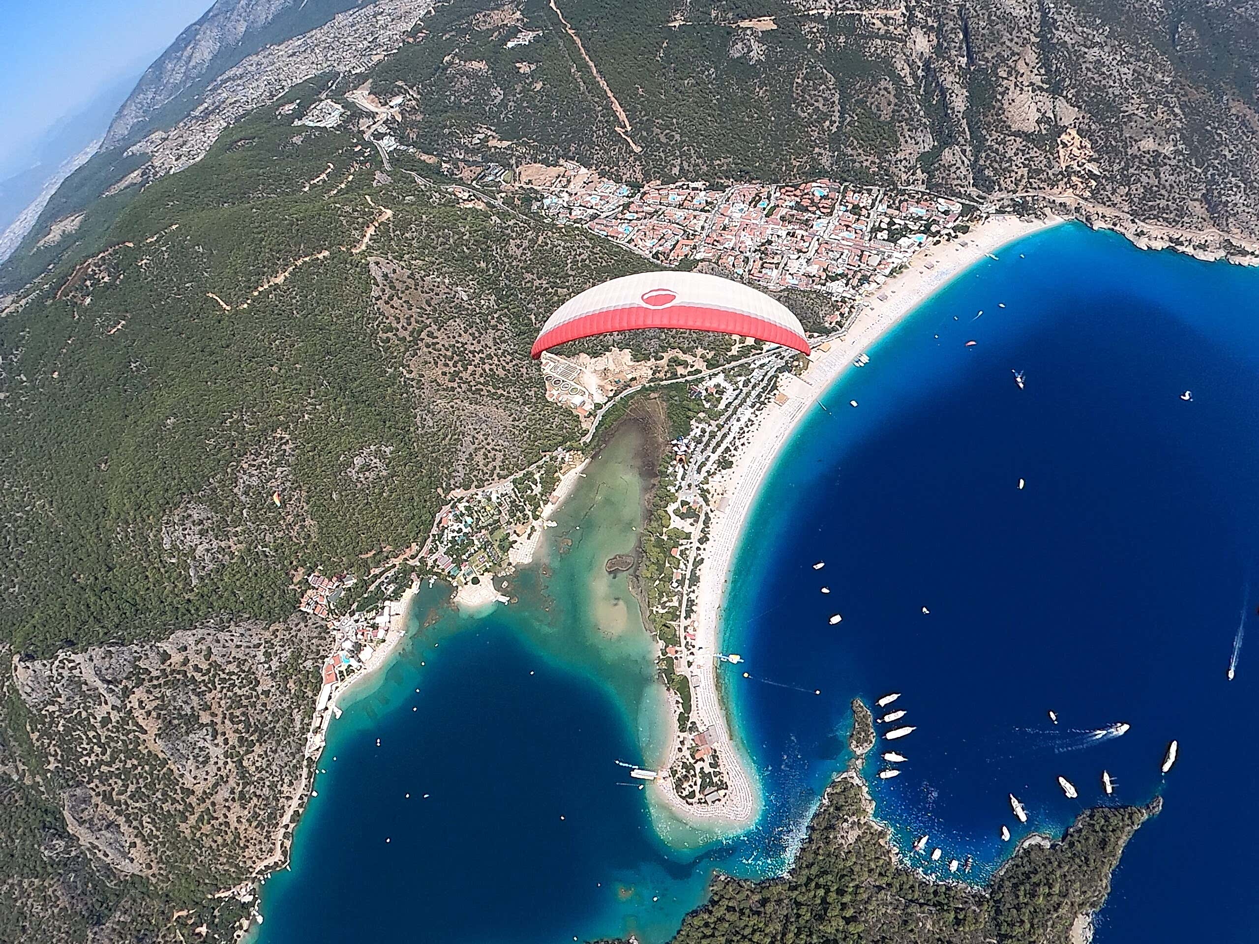 Marmaris’te Tatildeyken Yamaç Paraşütü
